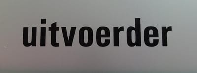 Aluminium deurbordje tekst: uitvoerder | 5 jaar garantie | Zelfklevend | 130x50x0,5 mm
