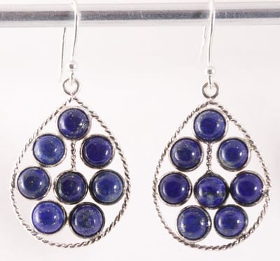 Opengewerkte zilveren oorbellen met lapis lazuli