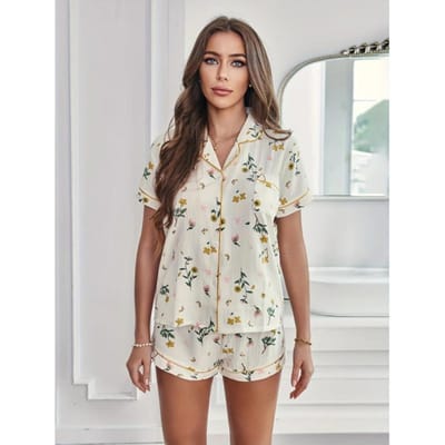 Textured pyjama set met bloemenprint, casual top met korte mouwen, knopen en reverskraag & elastische shorts, dames nachtkleding S white