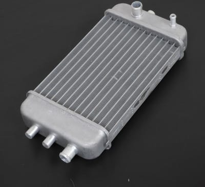 originele koelradiator voor derbi 50 senda drd motorfiets 2b0024585 / 2b002458 nieuw