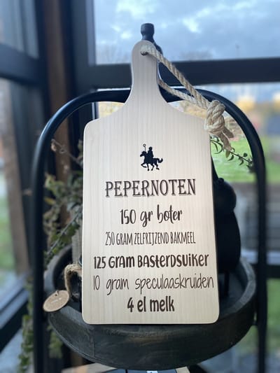 Creaties van hier - sinterklaas - serveerplank - recept pepernoten - Afmetingen 35 x 16 cm - hout