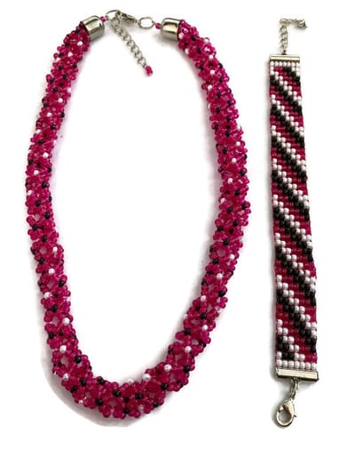 Petra's Sieradenwereld - Handgemaakte ketting met kleine kraaltjes met bijpassende armband (893)