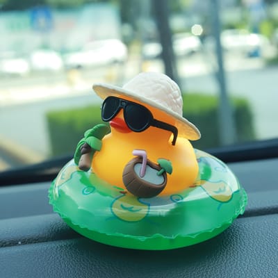 Zomer Eend Auto Decoratie | Tropisch Strand Dashboard Beeldje met Kokosnoten en Groene Boei Ring, Antislip, Geschikt voor Zowel Vrouwen als Mannen
