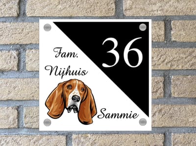 Naambordje / huisnummer voordeur hond Basset wit
