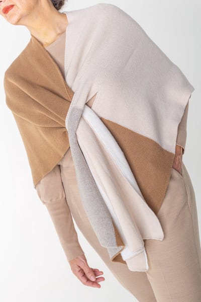 dames omslagdoek cape sjaal travel wrap geblokt, kasjmier cashmere blend tweezijdig draabaar,cognac, zand,ecru,wolwit,creme, nude zonder capuchon