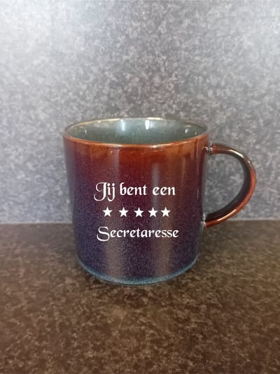 Secretaresse - Secretaresse dag - Koffiemok - Theemok - verras je werknemer - beloning - uniek cadeau - zandstralen op keramiek - harde werker