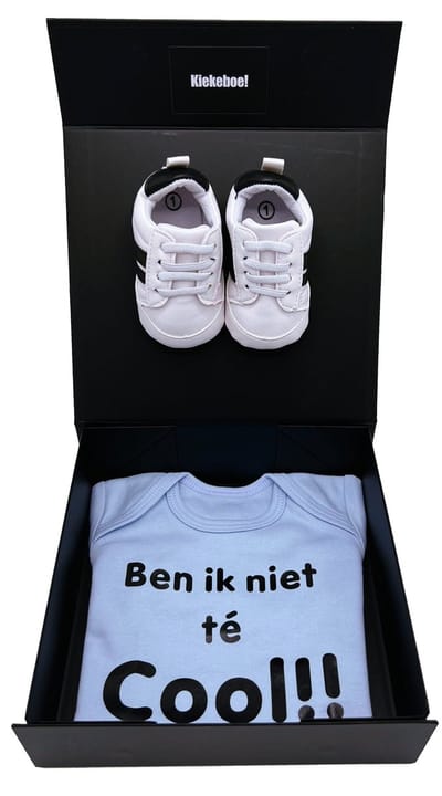 Kraamcadeau met romper en babysneakers - kan ook rechtstreeks als cadeau worden verstuurd - kraampakket