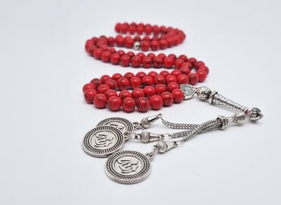 Handgemaakte tesbih "Tasbih" natuursteen "Rode howliet" - Aantal kralen 99 - Diameter kralen 8MM - met metaal tassel "Allah Alwahid" - Een mooi cadeau-idee