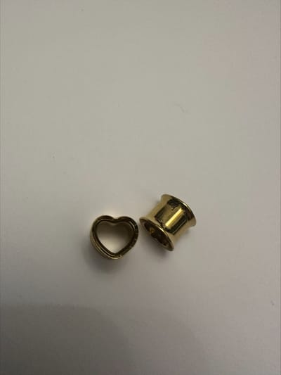 Piercing ear plug hart goudkleurig | Make up | Parfum | Moederdag | Verjaardagscadeau| Cadeautje| Valentijnsdag| Kado | sieraden | vaderdag | oorbellen | oorsieraden