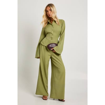 boohoo Dames Getextureerd shirt met strik en broek set | Olijf | Maat: 42