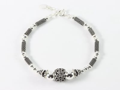 Fijne bewerkte zilveren kralenarmband