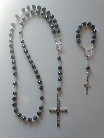Rozenkrans Paternoster setje inclusief Tientje, gemaakt met Hematiet kralen en o.a. Kristallen van Swarovski, gebedssnoer, rozenkransgebed, meditatie, spiritueel, geloof, geloofsteken, Cadeau, gebedssnoer, gebedsketting, kerstpakket cadeau.
