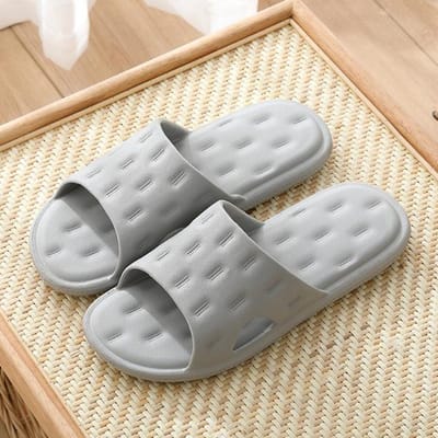 Sandales plates confortables pour femmes, antidérapantes, rehaussées, douces, pantoufles pour femmes, sandales de bain, sandales à plateforme épaisse pour la maison, chaussures d'intérieur 44-45 gris