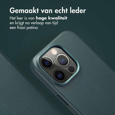 Accezz Hoesje - Geschikt voor Apple iPhone 14 Pro - Leather Bookcase 2-in-1 geschikt voor MagSafe - Cedar Green