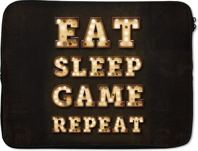Laptophoes 17 inch - Gaming - Games - Quotes - Spreuken - Eat sleep game repeat - Laptop sleeve - Binnenmaat 41x28 cm - Zwarte achterkant
