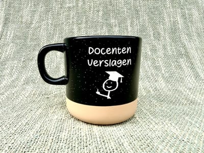 Geslaagd Mok - Docenten verslagen - Geslaagd - Geslaagd versiering - Geslaagd cadeaus - Afstudeerhoed - Graduation - Geslaagd cadeau diploma - Geslaagd cadeau eindexamen - Geslaagd versiering diploma - Geslaagd kadootje - Mokken