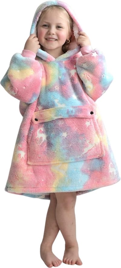 Hoodie deken kind - Fleece kinder poncho - plaid met mouwen en capuchon voor kinderen - oversized hoodie kind - fleece deken met mouwen – hoodie plaid kind – hoodie blanket - zacht & warm – maat 116 t/m 134 - unicorn glow in the dark