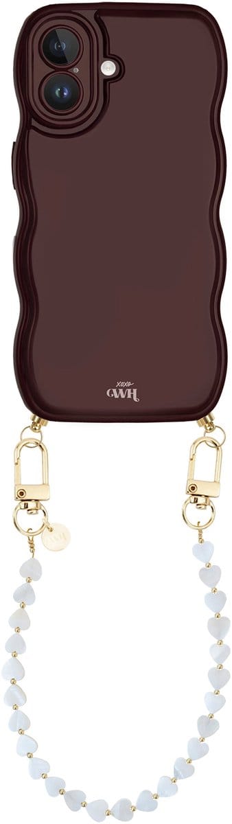 xoxo Wildhearts Glossy Wavy Cord Case Burgundy - Shell Hearts - Beige (kort koord) - Geschikt voor iPhone 17 - Glimmend telefoonhoesje met golven - Hoesje met koord - Hartjes ketting - kort telefoonkoord - Bordeaux rood met beige
