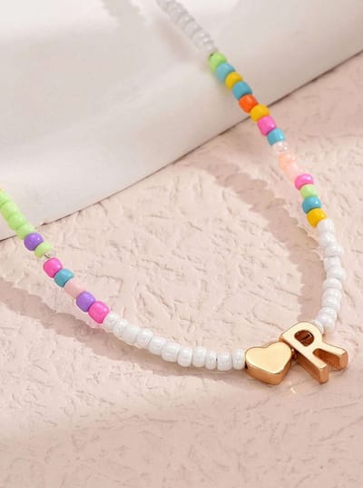 Ketting kraaltjes met hanger letter R