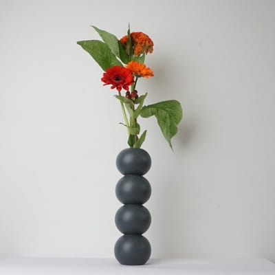 LEMON LILY Houten Vaas 'Stack' – Antraciet – Ø 8,5 × 26 cm – Inclusief Glazen Buisje – Handgemaakt Design vaas