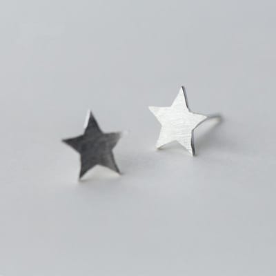 Modieuze zilverkleurige oorbellen met sterretjes voor dames, hypoallergene feestsieraden Bijoux EH879 gray
