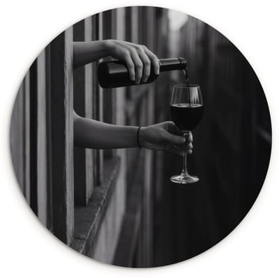 WallCircle® Wandcirkel 120x120 cm - Muurcirkel Wijnfles - Glas - Handen - Raam - Muurdecoratie woonkamer - Wanddecoratie slaapkamer - Kamer decoratie accessoires - Ronde schilderijen XXL