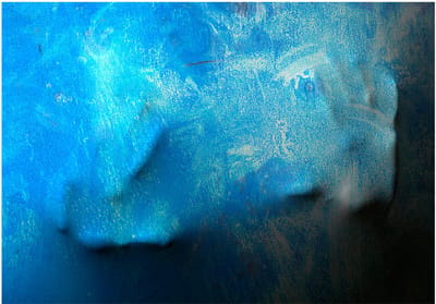 Fotobehangkoning - Behang - Vliesbehang - Fotobehang Blauwe Kunst - Sense of touch - 150 x 105 cm