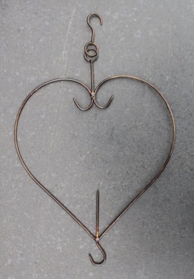 Metalen vetbolhanger hart donkerbruin/roest