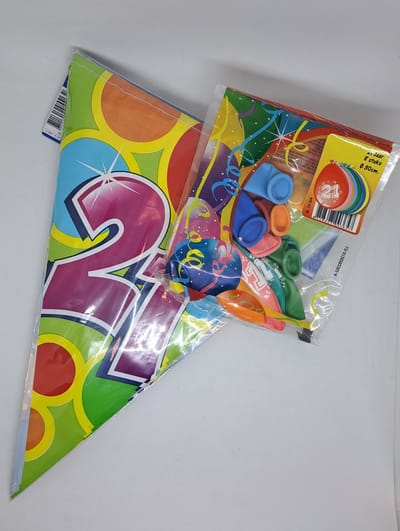 versierpakket 21 jaar vlaggenlijn en ballonnen voor vrolijke verjaardag
