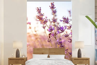 Behang - Fotobehang Lavendel - Close-up - Zon - Bloemen - Paars - Breedte 200 cm x hoogte 300 cm