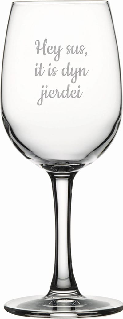 Witte wijnglas gegraveerd - 26cl - Hey sus it is dyn jierdei