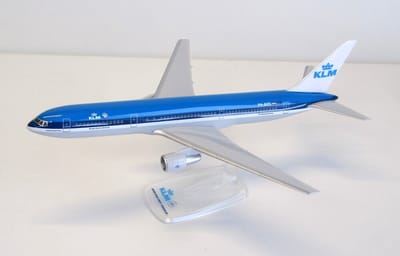 Schaalmodel vliegtuig KLM Boeing 767-300ER schaal 1:200 lengte 27,47cm