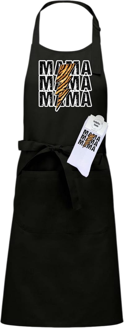 Keukenschort en sokken met tekst - Tijger Mama - Moederdag cadeau - Zwart - Verstelbaar - Cadeau idee - Verjaardag - Cadeau dames en heren - Jubileum - Afscheid - Verrassing - Grappig cadeau - Onesize