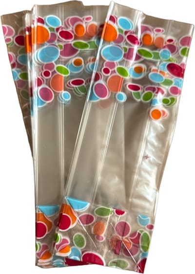 Set van 25 traktatie-zakjes met gekleurde stippen, 10 x 20 cm.