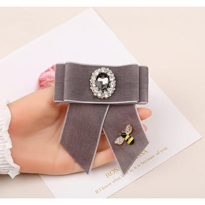 Retro Stoffen Fluwelen Strik Broche Kristallen Bij Britse Stijl Strik Shirt Kraag Spelden En Broches Voor Vrouwen Accessoires grijze kleur