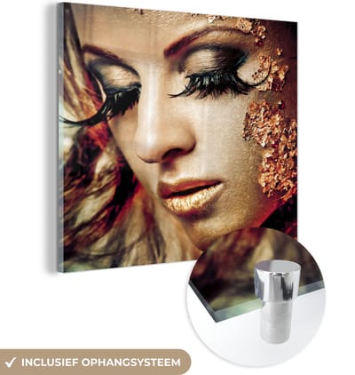 MuchoWow® Glasschilderij 50x50 cm - Schilderij acrylglas - Vrouw - Goud - Wimpers - Foto op glas - Schilderijen