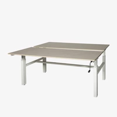 Romeo Duo werkplek, zit/zit hoogte verstelbaar dmv slinger (62-85cm) voorzien van 160x80/80cm havana/ kersen licht 25mm melamine bladen en zwart H-poot frame