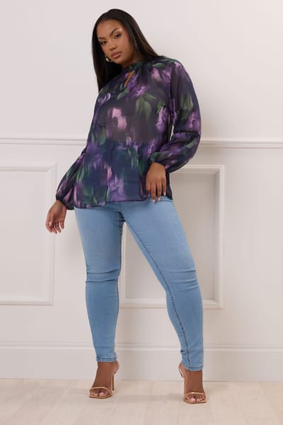 Yours London Blouse Met Bloemontwerp, Uitsnijding En Gehaakte Bies In Paars Size 46