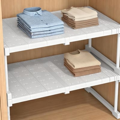 Verstelbare stapelbare kastorganizer met metalen frame voor ruimtebesparende opslag in badkamer, keuken en kledingkast