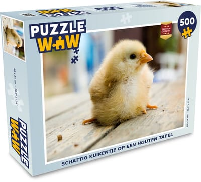 Puzzel Schattig kuikentje op een houten tafel - Legpuzzel - Puzzel 500 stukjes