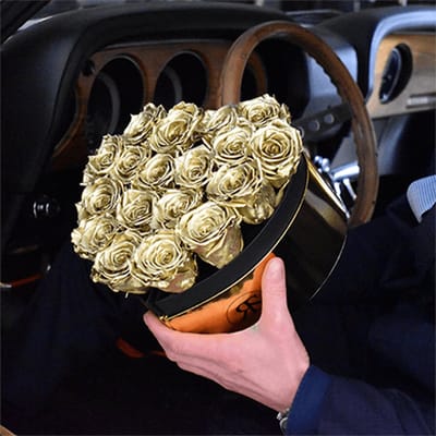 Flowerbox longlife Norah goud - Rosuz - 3 Jaar Houdbare Echte Rozen - Luxe Valentijn Bloemendoos met Gouden Rozen - Love Cadeau en Luxe Geschenk
