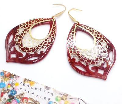 Jeannette-Creatief® - Resin - Luxe Barok Druppel Filigraan Groot Bordeaux Rood - Oorbellen Bordeaux Rood Goud - Gouden RVS Oorhaakjes - Barok - Filigraan - Dames Oorbellen - Oorbellen Dames - Chique - Sieraden