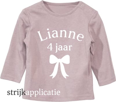 Strijkapplicatie Flock – Naam & Leeftijd – Strik – Geboorte / Verjaardag – 14x15 cm – Gepersonaliseerd – Wit