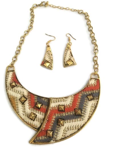 Petra's Sieradenwereld - Goudkleurige ketting met bewerking met bijpassende oorbellen (841)