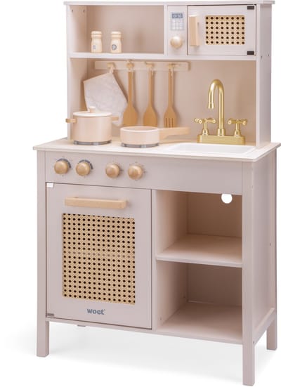 Woet® Houten Speelgoed Kinderkeuken - Speelkeukentje met Rotan Details en Gouden Kraan - Speelkeuken Roze met Diverse Accessoires - Werkbladhoogte 55 cm - Rollenspel - Vanaf 3 Jaar