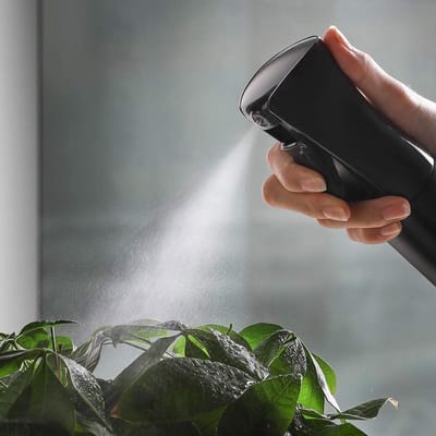 Famanu – Continue sprayfles met ultrafijne mist, 160 ml, hervulbare verstuiver voor water, haar en reiniging (zwart)
