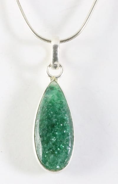 Lange druppelvormige zilveren hanger met jade aan ketting