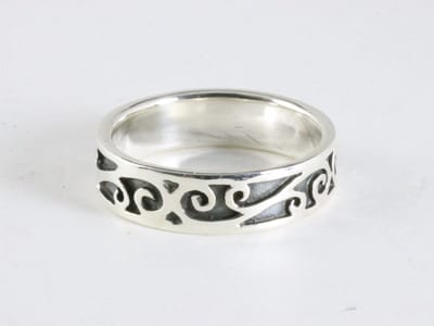 Zilveren ring met fantasie gravering - maat 18.5