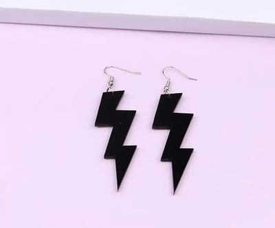 Akyol - Oorbellen zwarte bliksemschicht- zwart - oorbel- Cadeau- neon zwarte oorbellen-leuke neon zwarte oorbellen-Sieraad bliksem neon oorbellen– zwarte oorbel -foute feest-foute party-carnaval-90s -90´s -dames-kleur-verjaardag-cadeau