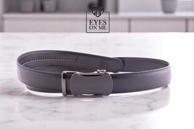 Zwarte lederen riem zonder gaatjes met automatische gesp voor heren ( model L049 )